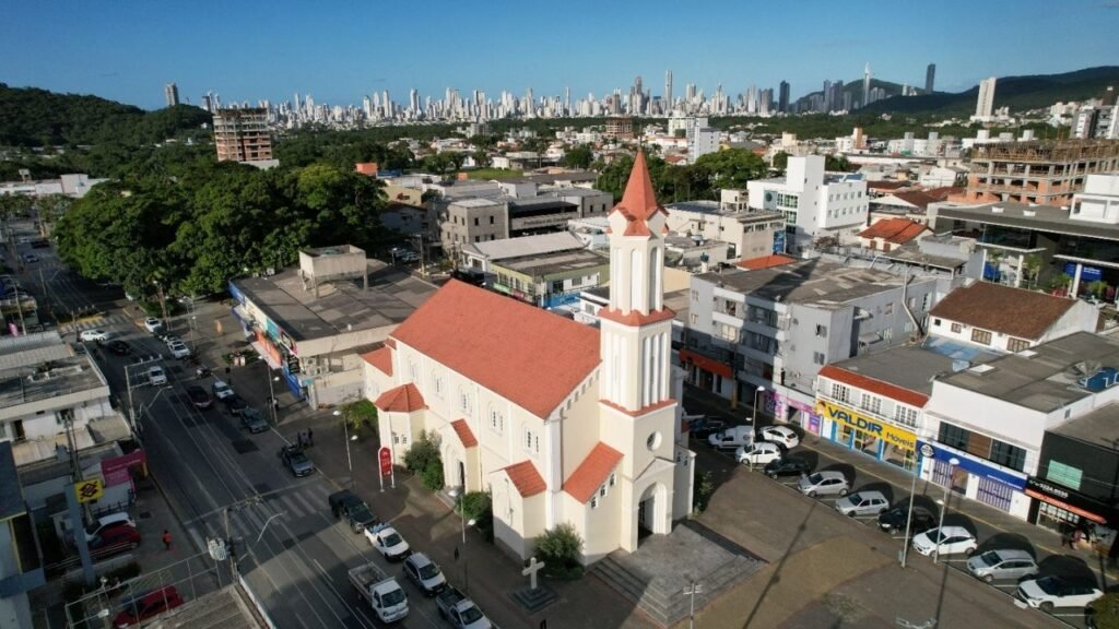 comunicação digital Camboriú,Prefeitura de Camboriú Instagram,redes sociais governo SC,marketing digital público,alcance Instagram prefeitura,gestão pública digital SC,engajamento redes sociais município,estratégia digital Camboriú,transparência pública digital,comunicação institucional SC,tecnologia gestão pública Brasil,redes sociais governo municipal,conteúdo digital prefeitura,audiência Instagram Camboriú,mídia digital setor público