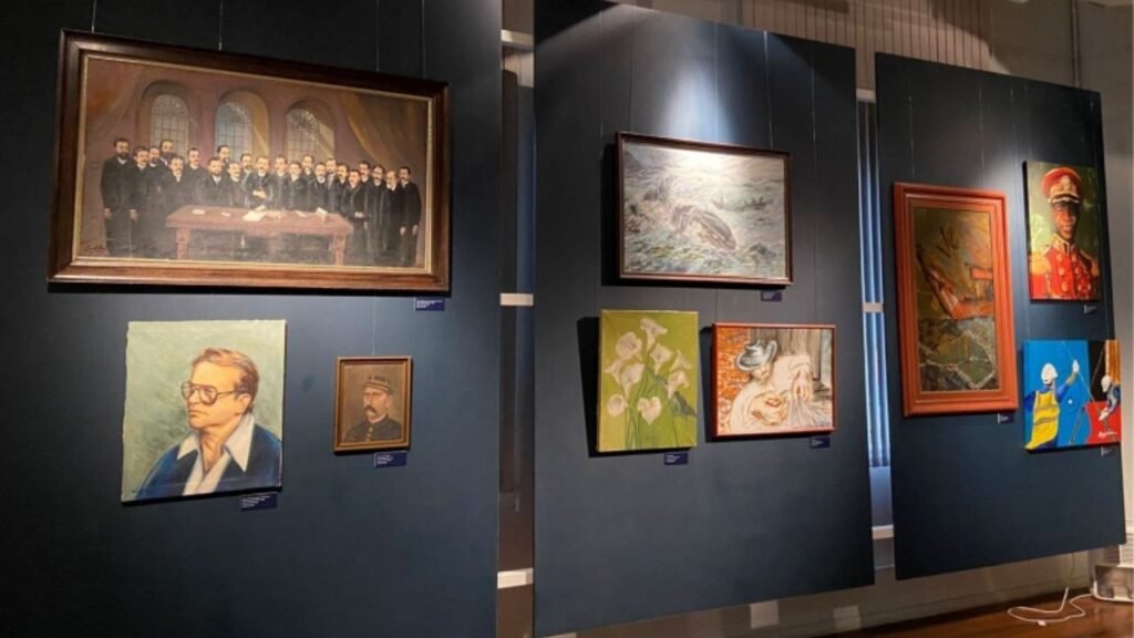 Museu Histórico de Itajaí exposição,Fundação Genésio Miranda Lins 50 anos,exposição Itajaí 2026,cultura em Itajaí Santa Catarina,museu em Itajaí visitação,exposição gratuita SC,patrimônio histórico Itajaí,arte local Itajaí,turismo cultural Santa Catarina,eventos culturais Itajaí,museu histórico SC,história de Itajaí,identidade cultural Itajaí,programação cultural SC,exposição Entre Décadas