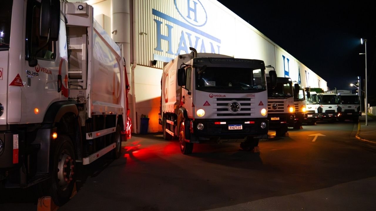 coleta de lixo Navegantes,Prefeitura de Navegantes coleta lixo,saneamento básico Santa Catarina,empresa coleta lixo Navegantes,Recicle Catarinense Ltda contrato,SAAY’s Soluções Ambientais problemas,licitação coleta lixo SC,gestão pública resíduos,coleta lixo emergencial Navegantes,contrato coleta lixo 11 milhões,falhas coleta lixo cidade,serviço urbano Navegantes SC,empresa terceirizada coleta lixo,normalização coleta resíduos,limpeza urbana Santa Catarina,prefeitura substitui empresa lixo