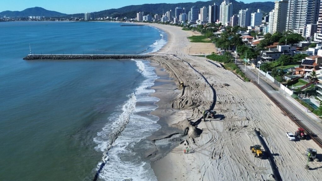 alargamento Praia Central Balneário Piçarras,obra engordamento de praia SC,Prefeitura Balneário Piçarras obras,Tiago Baltt praia central,infraestrutura litorânea Santa Catarina,turismo Balneário Piçarras praia,requalificação orla SC,investimento praia Piçarras,draga Amazone obra praia,obras costeiras Santa Catarina,meio ambiente litoral SC,nova faixa de areia Piçarras,obras públicas litoral norte SC,Fumpra Balneário Piçarras,inauguração Praia Central Piçarras
