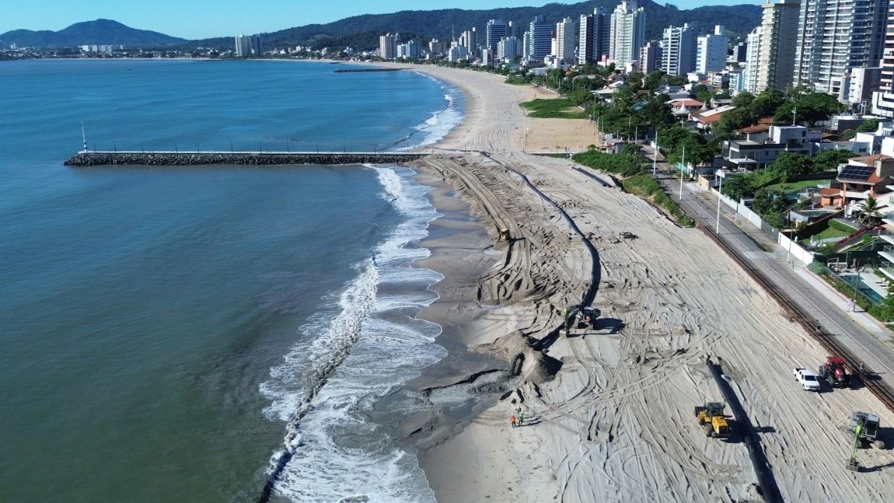 alargamento Praia Central Balneário Piçarras,obra engordamento de praia SC,Prefeitura Balneário Piçarras obras,Tiago Baltt praia central,infraestrutura litorânea Santa Catarina,turismo Balneário Piçarras praia,requalificação orla SC,investimento praia Piçarras,draga Amazone obra praia,obras costeiras Santa Catarina,meio ambiente litoral SC,nova faixa de areia Piçarras,obras públicas litoral norte SC,Fumpra Balneário Piçarras,inauguração Praia Central Piçarras