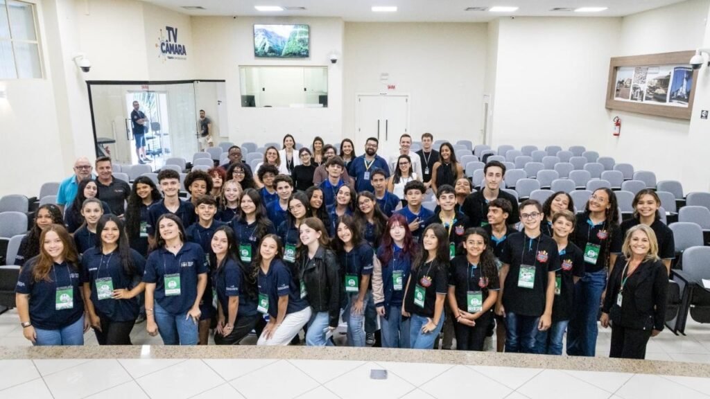vereadores mirins Balneário Camboriú,seminário câmaras mirins AMFRI,Câmara Mirim Itapema evento,educação política Santa Catarina,jovens legislativo SC,AMFRI Litoral Vale do Itajaí,Assembleia Legislativa SC evento,Escola do Legislativo SC,formação cidadã jovens,vereadores mirins Itajaí,evento legislativo estudantes SC,política educacional Santa Catarina,oficina oratória jovens,seminário regional legislativo,aprendizado político jovens,liderança juvenil SC