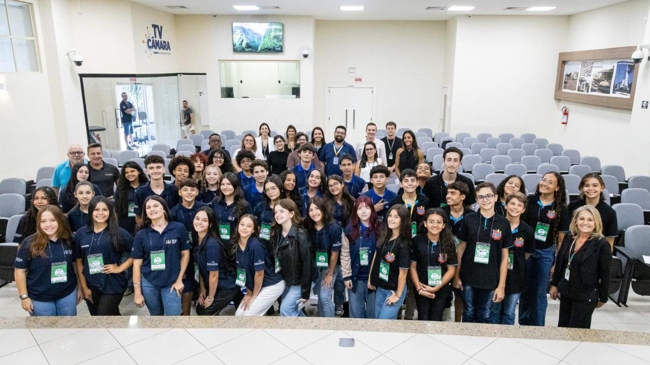 vereadores mirins Balneário Camboriú,seminário câmaras mirins AMFRI,Câmara Mirim Itapema evento,educação política Santa Catarina,jovens legislativo SC,AMFRI Litoral Vale do Itajaí,Assembleia Legislativa SC evento,Escola do Legislativo SC,formação cidadã jovens,vereadores mirins Itajaí,evento legislativo estudantes SC,política educacional Santa Catarina,oficina oratória jovens,seminário regional legislativo,aprendizado político jovens,liderança juvenil SC