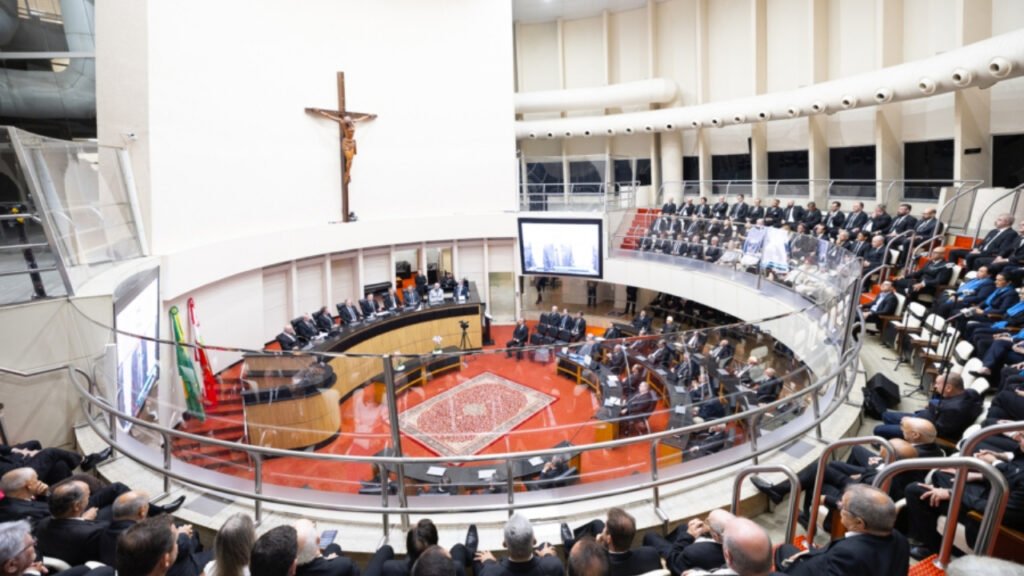 Alesc homenagem Grande Loja SC,Grande Loja de Santa Catarina 70 anos,sessão especial Alesc Florianópolis,maçonaria Santa Catarina história,instituições SC reconhecimento Alesc,desenvolvimento social Santa Catarina entidades,atuação comunitária maçonaria SC,Parlamento catarinense homenagem,Florianópolis evento Alesc sessão especial,entidades históricas Santa Catarina,liderança institucional SC maçonaria,ações sociais Santa Catarina instituições,história maçonaria Brasil Santa Catarina,solenidade Alesc Grande Loja SC,reconhecimento institucional SC