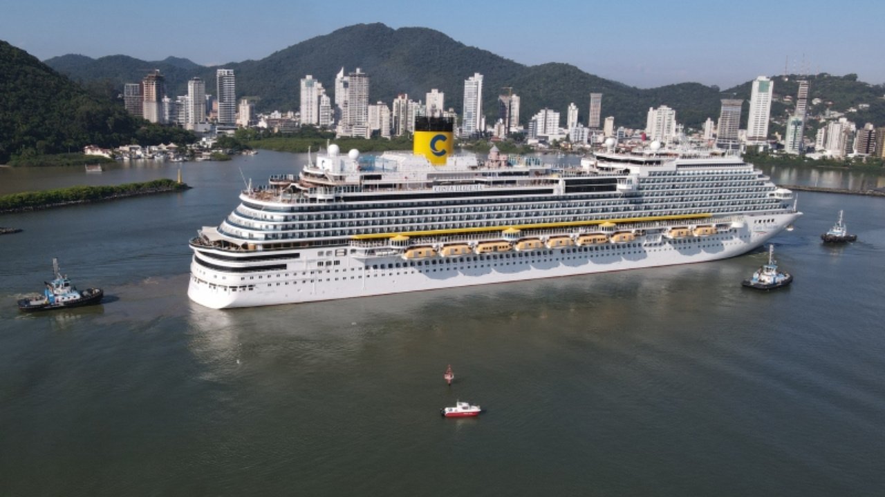 Porto de Itajaí cruzeiros América do Sul,turismo Itajaí Santa Catarina cruzeiros,CLIA ranking cruzeiros Brasil Itajaí,economia Itajaí impacto cruzeiros,temporada cruzeiros 2026 SC passageiros,Costa Diadema Itajaí chegada,novo terminal cruzeiros Itajaí projeto,investimento porto Itajaí R$300 milhões,turismo marítimo Santa Catarina crescimento,hub cruzeiros Brasil Itajaí,desenvolvimento urbano Itajaí porto,mercado turístico cruzeiros SC,passageiros cruzeiros gastos Itajaí,setor turismo marítimo Brasil dados,porto Itajaí expansão infraestrutura