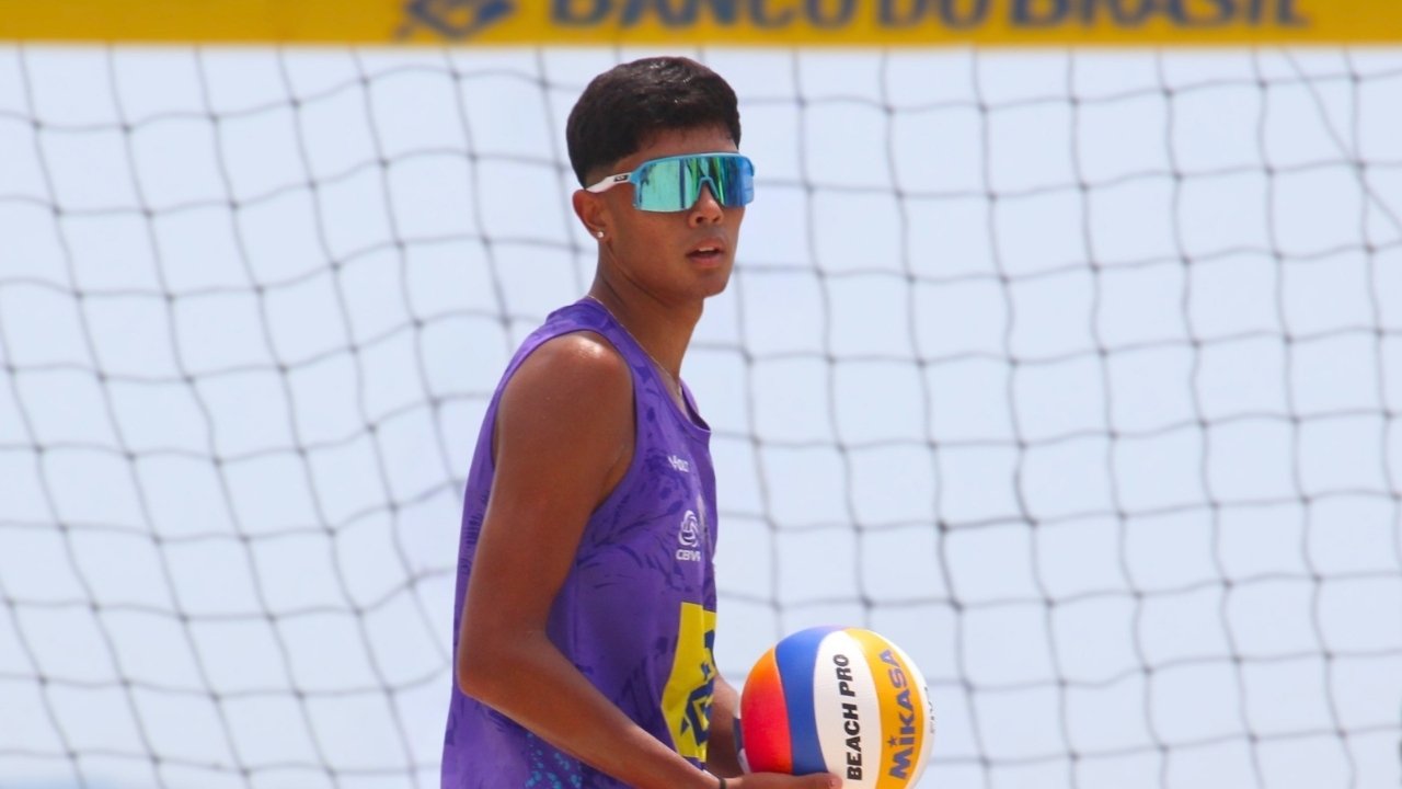 Diego Veiga Navegantes vôlei de praia,seleção brasileira sub 18 vôlei praia,intercâmbio Metz França vôlei,FME Navegantes atletas base,CBV convocação jovens atletas,vôlei de praia Santa Catarina,atleta Navegantes convocado seleção,campeonato mundial sub 18 vôlei praia,jogos olímpicos juventude Senegal,esporte base Brasil vôlei praia,desenvolvimento atletas CBV,Bolsa Atleta Navegantes,circuito brasileiro vôlei praia 2026,circuito catarinense vôlei praia sub 19,jovem atleta SC destaque nacional,treinamento internacional vôlei praia