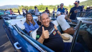 Balneário Camboriú carreata carros antigos,Rota do Antigomobilismo Santa Catarina,evento carros clássicos SC,turismo automotivo Brasil,antigomobilismo Balneário Camboriú,lei antigomobilismo SC 2025,eventos Santa Catarina carros antigos,turismo cultural SC litoral,veículos clássicos desfile SC,rota turística carros antigos Brasil,Secretaria de Turismo SC projetos,cultura automobilística Santa Catarina,eventos automotivos Brasil 2026,encontro carros antigos Balneário Camboriú,turismo e economia SC eventos