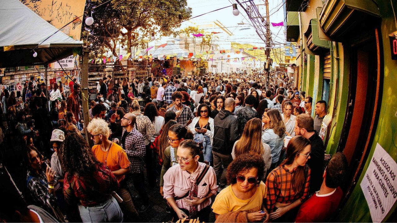 Noites da Funarte,festival em Florianópolis,música brasileira Florianópolis,Bugio Casa de Cultura evento,Douglas Germano show,Centro Leste Florianópolis evento,cultura em Santa Catarina,festival cultural SC,programação cultural Florianópolis,samba em Florianópolis,eventos abril Florianópolis,música ao vivo SC,cena cultural independente,Funarte projeto cultural,Ministério da Cultura Brasil eventos