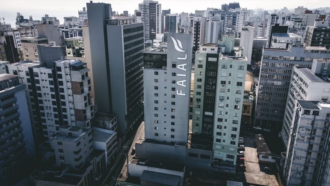 Faial Prime Suites Florianópolis,KAYAK Travel Awards 2026 hotel,hotel premiado Florianópolis SC,turismo em Florianópolis Santa Catarina,hotelaria de luxo Brasil,premiação KAYAK hotéis,melhores hotéis Florianópolis centro,turismo de negócios Florianópolis,hotel eventos corporativos SC,Booking Traveller Review Awards hotel,TripAdvisor hotéis Brasil,Great Place to Work hotelaria,mercado hoteleiro Florianópolis,hotel com eventos SC,hospedagem em Florianópolis centro,turismo corporativo Santa Catarina