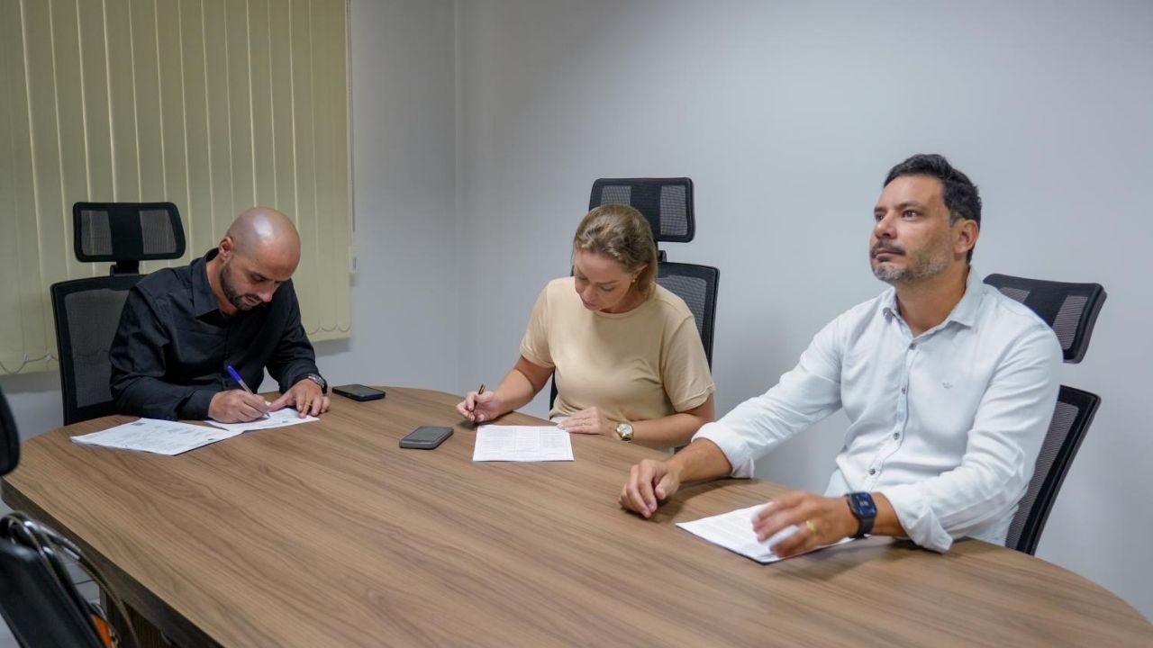 Lei do Microzoneamento Balneário Camboriú,Comissão de Justiça e Redação BC,projeto urbanismo Balneário Camboriú SC,uso do solo Balneário Camboriú,planejamento urbano Santa Catarina,Câmara de Balneário Camboriú projetos,legislação urbana BC,audiência pública microzoneamento,desenvolvimento urbano Balneário Camboriú,parcelamento do solo SC,projetos de lei BC SC,gestão urbana Balneário Camboriú,legislação municipal SC,urbanização Balneário Camboriú,políticas urbanas Santa Catarina