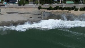 alargamento Praia Central Balneário Piçarras,obra praia SC,infraestrutura litoral Santa Catarina,turismo Balneário Piçarras,faixa de areia ampliada,investimento orla SC,DTA Engenharia obra,INPH estudos costeiros,erosão praia Santa Catarina,desenvolvimento urbano litoral,obra pública Balneário Piçarras,ampliação praia Brasil,Penha SC jazida areia,projeto orla Santa Catarina,Fumpra investimento praia,turismo litoral sul Brasil
