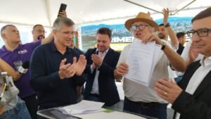 subestação Celesc Camboriú,infraestrutura energética Camboriú,investimento energia Santa Catarina,Celesc subestação SC,desenvolvimento urbano Camboriú,energia elétrica Camboriú SC,expansão energética Brasil,setor energético Santa Catarina,crescimento econômico Camboriú,planejamento urbano energia,segurança energética município,Celesc investimento energia,subestação bairro Santa Regina,energia elétrica sul do Brasil,obras infraestrutura SC,mercado energético regional