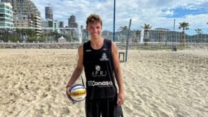 Itapema vôlei de praia,Mundialito de Vôlei de Praia,esporte Santa Catarina,dupla Nicolas Schosler Vini Scoz,Seleção Brasileira vôlei de praia,atleta Itapema convocação,vôlei de praia Brasil base,competição esportiva RS,Santo Ângelo esporte,treinamento seleção Brasil vôlei,Campeonato Mundial Sub-18 vôlei,esporte de rendimento SC,jovens atletas Brasil vôlei,desenvolvimento esportivo Itapema,voleibol de praia Santa Catarina,convocação atleta brasileiro