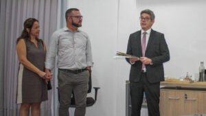 Navegantes ata de fundação,documento histórico Navegantes SC,Fundação Cultural de Navegantes patrimônio,história de Navegantes Santa Catarina,criação município Navegantes 1962,Cartório Krobel Itajaí documento,Câmara de Vereadores de Navegantes entrega,patrimônio histórico SC,memória institucional Navegantes,cultura Navegantes SC,resgate histórico município,documento público Navegantes,história cidades Santa Catarina,preservação patrimônio Brasil,identidade cultural Navegantes