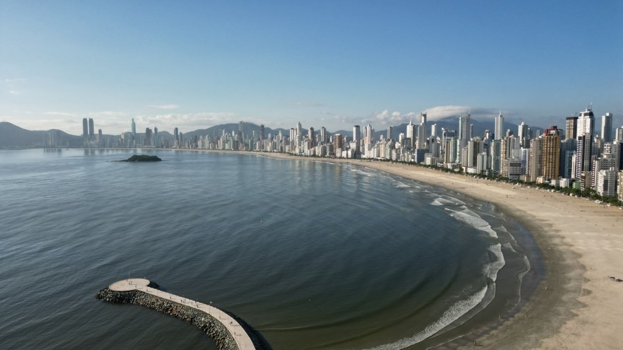 Balneário Camboriú turismo,Mapa do Turismo Brasileiro,Município Turístico classificação,turismo Santa Catarina,Ministério do Turismo Brasil,ranking turismo cidades brasileiras,desenvolvimento turismo SC,destinos turísticos Brasil,políticas públicas turismo,Conselho Municipal de Turismo Comtur,investimento turismo Balneário Camboriú,setor turístico brasileiro,promoção destinos turísticos,fluxo turístico Brasil,classificação turística municípios,turismo nacional estratégia