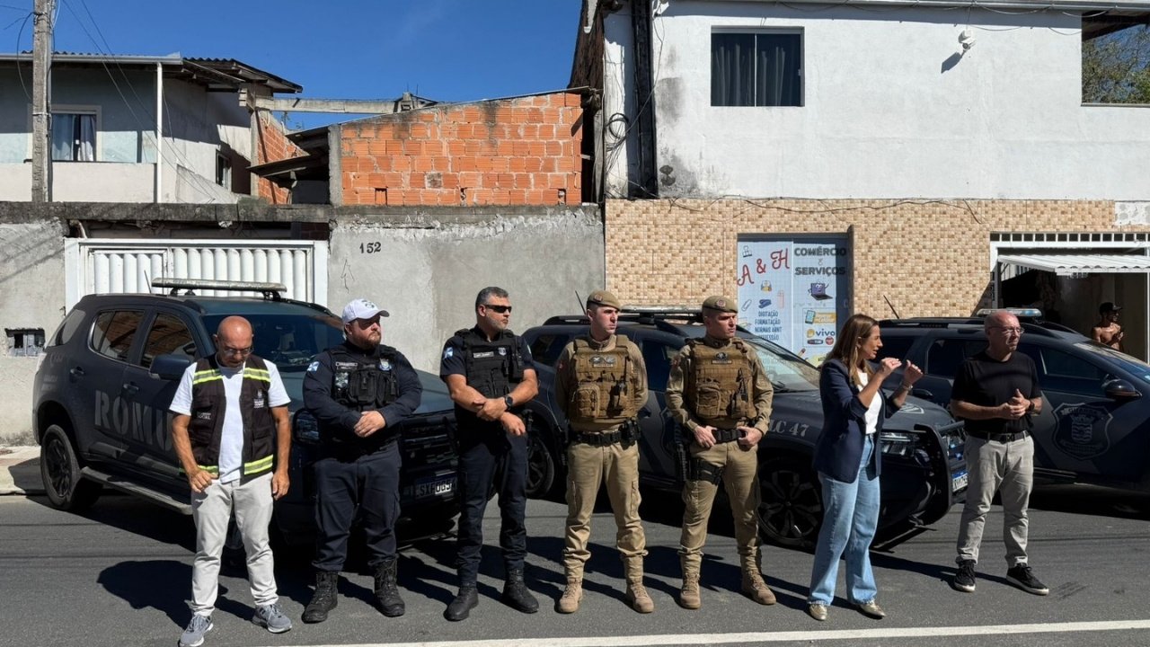 Operação BC+Segura,segurança Balneário Camboriú,fiscalização urbana BC,Guarda Municipal Balneário Camboriú,12º Batalhão Polícia Militar SC,Defesa Civil Balneário Camboriú ações,BC Trânsito fiscalização,DCOI demolição irregular,limpeza urbana Balneário Camboriú,operação integrada segurança SC,bairros São Judas Tadeu e Barra,ordenamento urbano BC,gestão pública segurança,combate irregularidades BC,fiscalização veículos abandonados SC