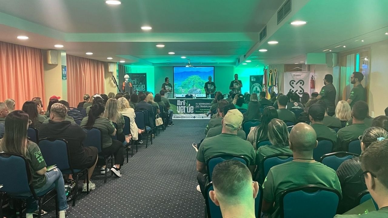 Itapema seminário Abril Verde,saúde e segurança no trabalho Itapema,evento Abril Verde Santa Catarina,Programa de Saúde do Trabalhador PST,Vigilância Sanitária Itapema,seminário saúde trabalhador SC,segurança do trabalho Brasil,prevenção acidentes trabalho,tecnologia segurança trabalho,inteligência artificial prevenção riscos,saúde mental trabalho Blumenau,CEREST regional Blumenau,GESAT dados saúde trabalhador,evento saúde Itapema SC,seminário trabalhadores Brasil