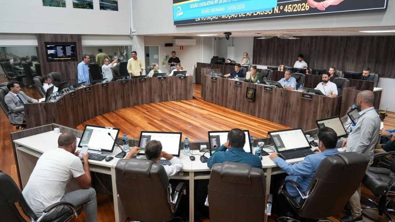 Câmara de Balneário Camboriú aprovação,projetos aprovados BC 2026,legislativo municipal SC,sessão Câmara BC 14 abril,prefeitura Balneário Camboriú projetos,CMRIF BC,UNIAVAN gestão pública,indenização área prefeitura BC,Avenida Prefeito Meirinho,crédito adicional orçamento BC,BCPREVI dívida prefeitura,política municipal Santa Catarina,vereadores BC votação,leis municipais Balneário Camboriú,administração pública BC