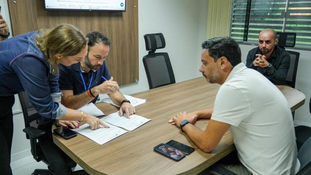 Lei do Microzoneamento,microzoneamento Balneário Camboriú,Câmara de Balneário Camboriú,Comissão de Justiça e Redação,projeto de lei complementar 2 2026,uso do solo Balneário Camboriú,urbanização Santa Catarina,parcelamento do solo SC,legislação urbana Balneário Camboriú,audiência pública microzoneamento,planejamento urbano SC,política municipal Balneário Camboriú,tramitação de projetos legislativos,comissão legislativa SC,desenvolvimento urbano Balneário Camboriú