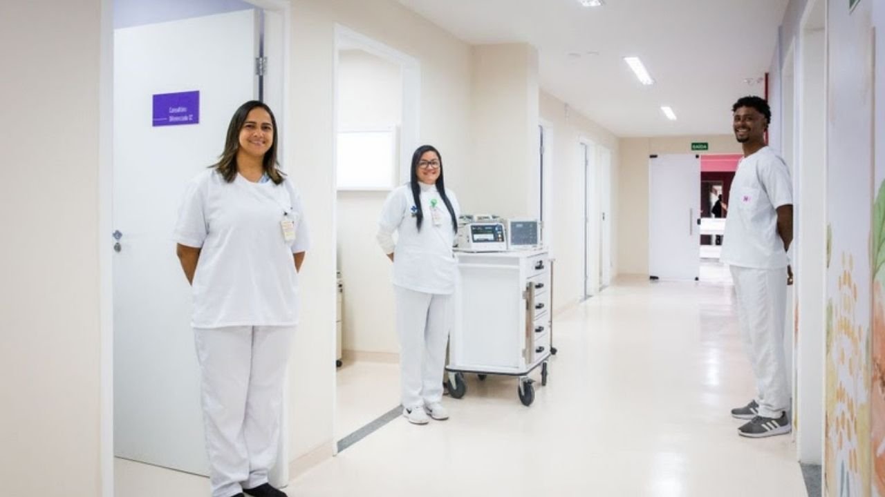 implante contraceptivo SUS,Implanon Brasil,Governo do Brasil saúde,qualificação profissionais saúde SC,Santa Catarina contraceptivo SUS,Palhoça capacitação saúde,Ministério da Saúde oficinas,saúde sexual reprodutiva SUS,métodos contraceptivos gratuitos,treinamento médicos enfermeiros SUS,política pública saúde Brasil,prevenção gravidez SUS,atenção primária saúde SC,capacitação SUS Santa Catarina,acesso contraceptivo Brasil