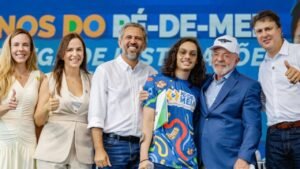 Pé-de-Meia programa,evasão escolar Brasil,abandono escolar ensino médio,educação pública Brasil,Governo do Brasil educação,redução evasão escolar 2024,estudantes ensino médio Brasil,investimento educação Brasil,programa incentivo estudantes,desigualdade social educação,Fortaleza evento educação,política educacional Brasil,ensino médio público dados,acesso universidade jovens,desenvolvimento educacional Brasil