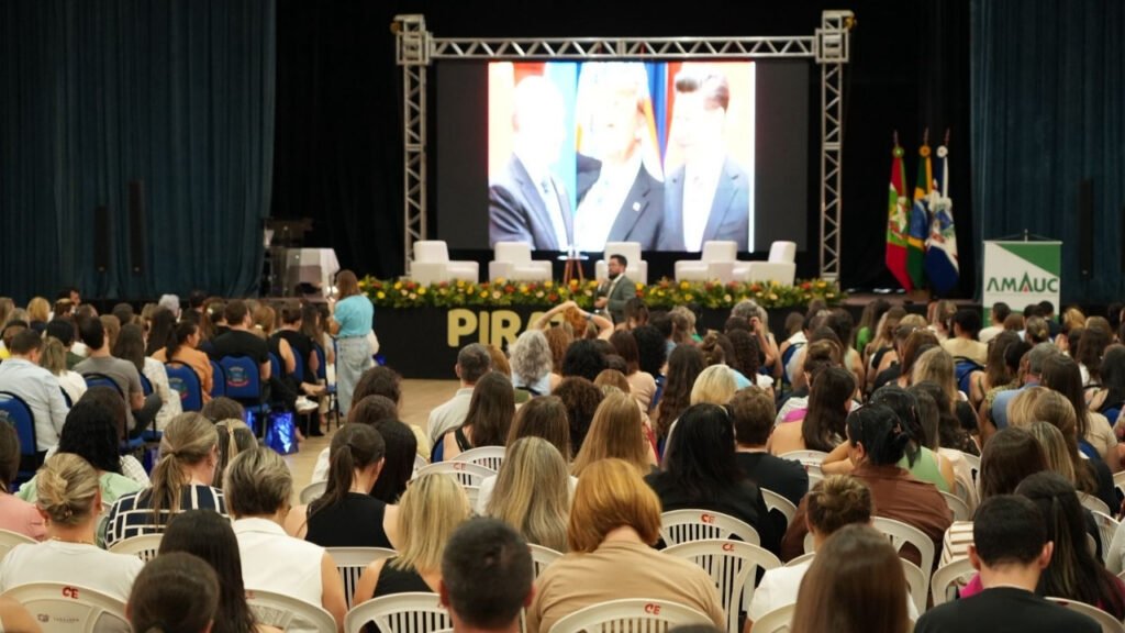 PEC 383 assistência social,Fecam pressão aprovação PEC,assistência social Santa Catarina,fórum assistência social Piratuba,financiamento assistência social Brasil,CRAS municípios SC,política pública assistência social,Câmara dos Deputados PEC 383,gestores municipais assistência social,orçamento federal assistência social,serviços sociais SC,vulnerabilidade social Brasil,Coegemas articulação política,recursos assistência social municípios,aprovação PEC 383 2017