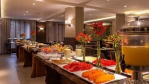 Meia Maratona de Florianópolis,turismo esportivo Florianópolis,hotelaria Florianópolis evento,Faial Prime Suites,corrida de rua Santa Catarina,economia turismo SC,evento esportivo Brasil corrida,Meia Maratona Oakberry 2026,hotéis Florianópolis atletas,alimentação atletas corrida,turismo esportivo Brasil crescimento,eventos esportivos SC impacto econômico,corrida internacional Florianópolis,hotelaria personalizada atletas,Sportsland World Athletics evento