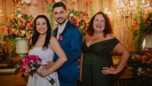 estilista Laurentino SC,Greicy de Andrade vestido noiva,moda festa Santa Catarina,vestido noiva feito à mão,costura sob medida SC,Alto Vale do Itajaí moda,estilista catarinense destaque,vestido noiva 20 horas,confecção vestidos festa SC,mercado moda catarinense,empreendedorismo feminino moda,ateliê Laurentino expansão,moda personalizada Brasil,estilista Blumenau vestidos,crescimento moda festa SC