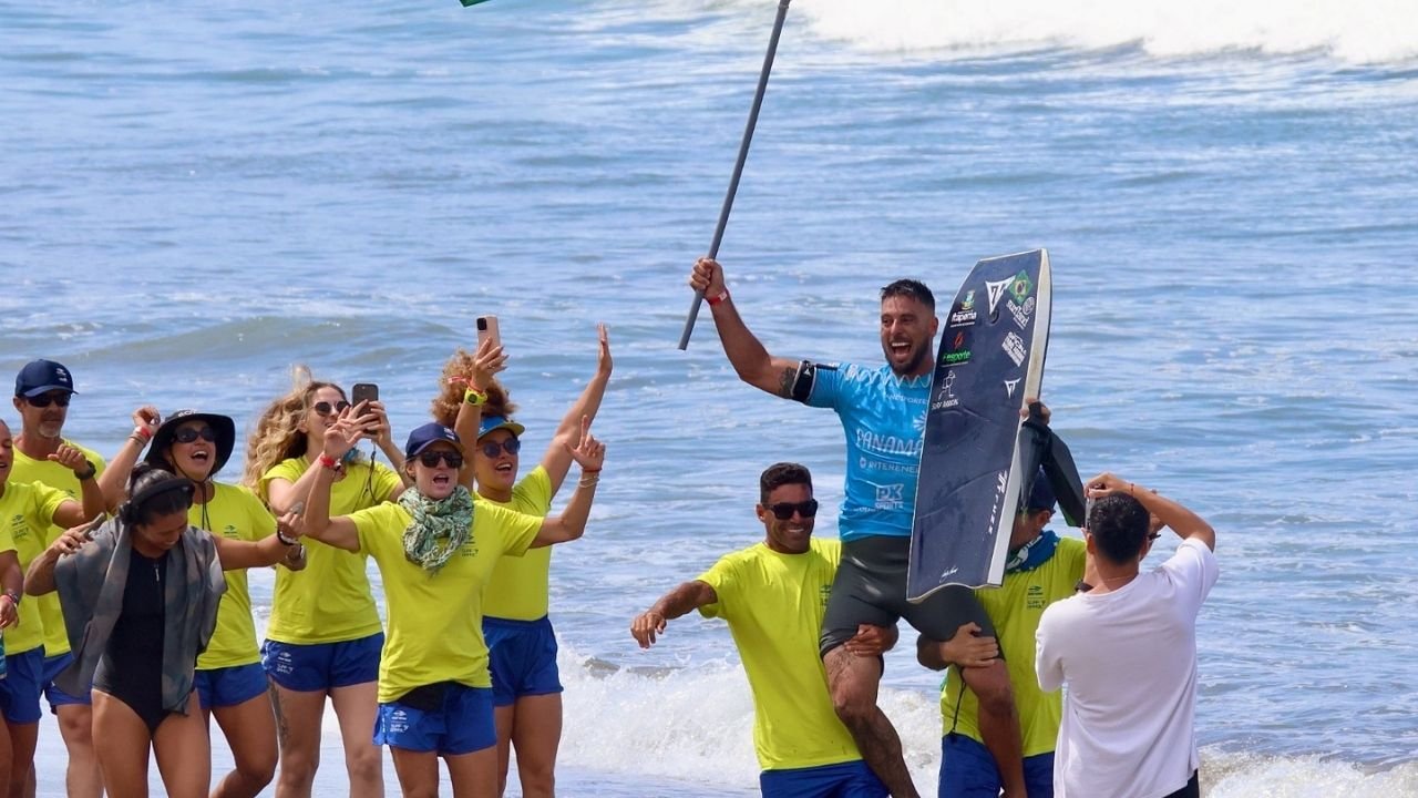 Éder Luciano,surfista de Itapema,Pan-Americano de Surf,Itapema Santa Catarina surfe,campeonato de surfe Panamá,Playa Venao surfe,Brasil surfe internacional,atleta brasileiro campeão surfe,esporte em Itapema,Secretaria de Esportes Itapema,surfe catarinense,competição internacional surfe,desenvolvimento esportivo SC,atletas de surfe Brasil,título internacional surfe