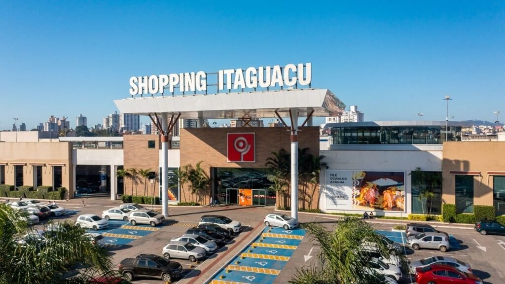 Shopping Itaguaçu,São José Santa Catarina shopping,shopping Grande Florianópolis,comércio São José SC,varejo Santa Catarina,acessibilidade shopping Itaguaçu,desenvolvimento urbano São José,economia regional SC,shopping Itaguaçu 44 anos,lazer e cultura São José SC,eventos shopping Santa Catarina,infraestrutura acessível shopping,empregos comércio SC,shopping Florianópolis região,experiência consumidor shopping