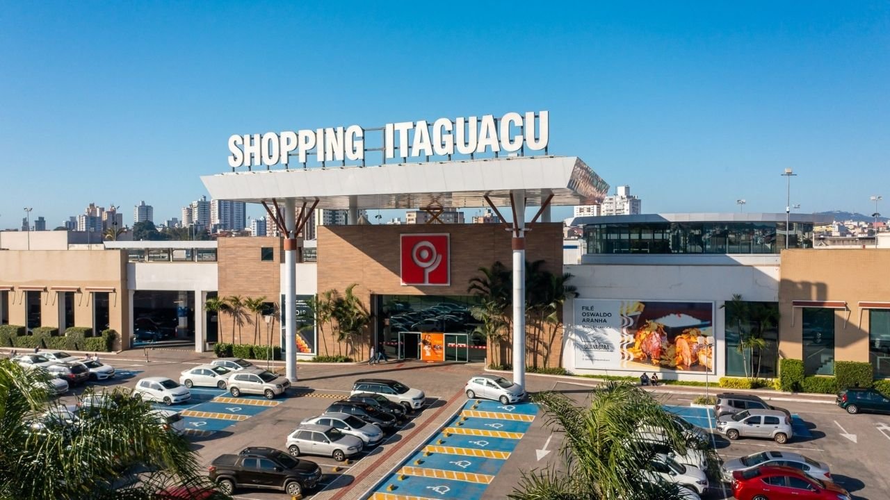 Shopping Itaguaçu,São José Santa Catarina shopping,shopping Grande Florianópolis,comércio São José SC,varejo Santa Catarina,acessibilidade shopping Itaguaçu,desenvolvimento urbano São José,economia regional SC,shopping Itaguaçu 44 anos,lazer e cultura São José SC,eventos shopping Santa Catarina,infraestrutura acessível shopping,empregos comércio SC,shopping Florianópolis região,experiência consumidor shopping