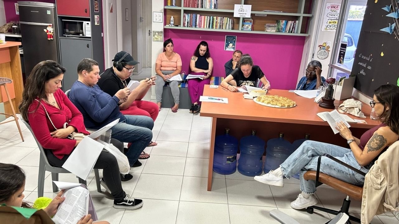 clube de leitura Balneário Camboriú,CRAS São Judas Tadeu leitura,projeto leitura SC,Prefeitura Balneário Camboriú cultura,leitura comunidade Santa Catarina,educação social leitura,incentivo à leitura Brasil,atividades CRAS SC,clube de leitura gratuito,leitura para comunidade BC,projeto social leitura SC,Secretaria Assistência Social BC,leitura guiada interativa,programação literária SC,atividades culturais Balneário Camboriú