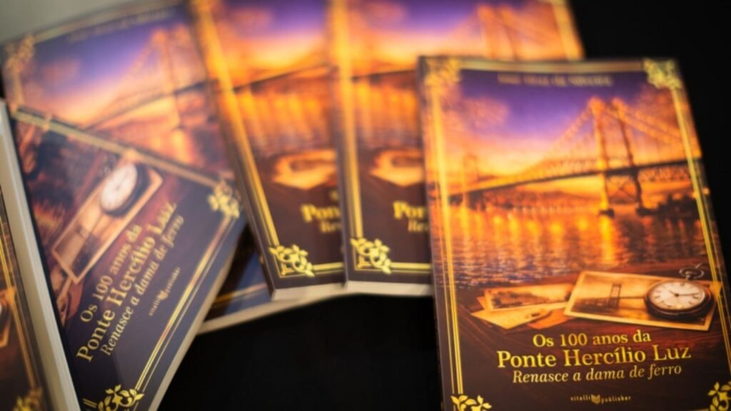 Ponte Hercílio Luz 100 anos,livro Ponte Hercílio Luz Florianópolis,história Florianópolis SC,José Braz da Silveira autor,centenário ponte SC,Alesc evento cultural,patrimônio histórico Santa Catarina,desenvolvimento urbano Florianópolis,história década 1920 SC,cultura catarinense livro,infraestrutura histórica Brasil,símbolo Florianópolis ponte,lançamento livro SC,memória histórica Santa Catarina,literatura regional SC