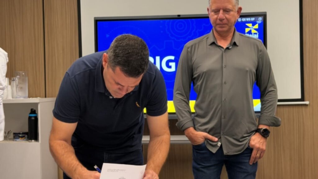 pavimentação Itajaí SC,Rua Rodolpho Girardi obra,infraestrutura Itajaí interior,obras públicas Itajaí,mobilidade urbana Itajaí,Secretaria de Obras Itajaí pavimentação,desenvolvimento urbano Itajaí SC,ruas pavimentadas Itajaí interior,investimento infraestrutura Santa Catarina,pavimentação Brilhante II Itajaí,melhorias viárias Itajaí,planejamento urbano Itajaí,obras em bairros Itajaí,expansão infraestrutura SC,qualidade de vida Itajaí obras