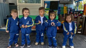 uniforme escolar Balneário Camboriú,entrega uniformes inverno SC,prefeitura Balneário Camboriú educação,rede municipal ensino SC alunos,investimento educação Balneário Camboriú,uniformes escolares 2026 SC,secretaria educação BC ações,estudantes Balneário Camboriú escolas,gestão pública educação SC,kits uniformes escolares inverno,ensino público Santa Catarina melhorias,planejamento educação municipal SC,roupas escolares inverno alunos,qualidade uniforme escolar SC,SENAI tecnologia têxtil parceria educação