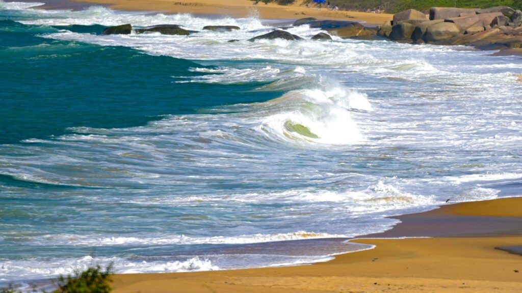 ciclone extratropical Santa Catarina,frente fria Santa Catarina,previsão do tempo SC,ventos fortes litoral SC,ressaca Santa Catarina,Defesa Civil SC alertas,queda de temperatura SC,clima sul do Brasil,ciclone no sul do Brasil,vento forte SC litoral,mar agitado Santa Catarina,alerta meteorológico SC,frio em Santa Catarina,massa de ar frio sul Brasil,previsão tempo Grande Florianópolis,clima Vale do Itajaí previsão