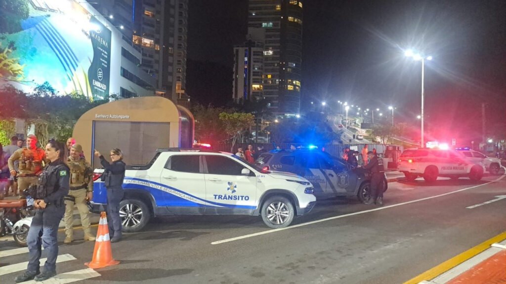 operação integrada Balneário Camboriú,fiscalização trânsito BC,rachas Balneário Camboriú,segurança pública SC trânsito,BC Trânsito operações,Guarda Municipal BC fiscalização,veículos adulterados SC,operação policial trânsito litoral SC,Avenida Atlântica racha BC,perturbação sossego veículos SC,fiscalização escapamento irregular,remoção veículos Balneário Camboriú,12º Batalhão Polícia Militar SC,ações segurança trânsito BC,combate rachas Santa Catarina