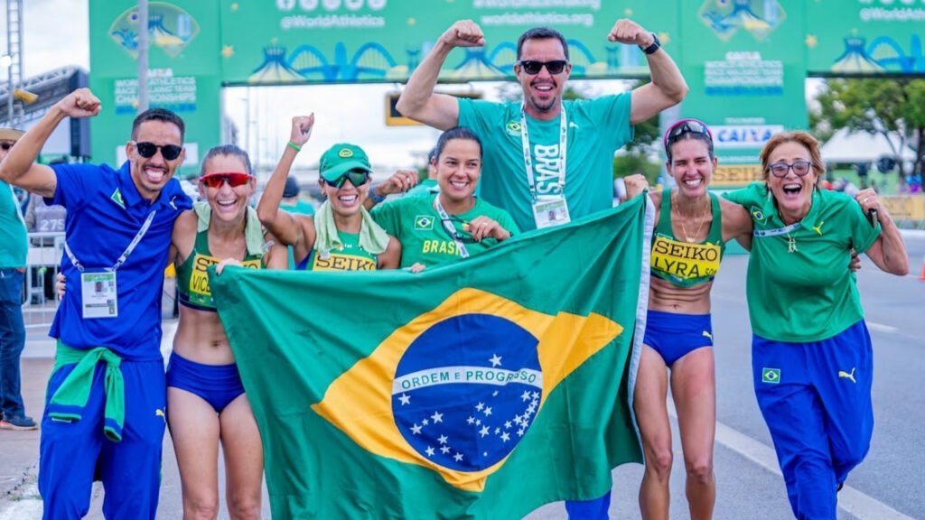 Mayara Vicentainer Balneário Camboriú,marcha atlética Brasil medalha,Mundial Marcha Atlética 2026 Brasil,atleta BC conquista bronze,FME Balneário Camboriú atleta,atletismo Santa Catarina destaque,esporte brasileiro mundial equipes,Viviane Lyra Gabriela Sousa marcha,competição internacional Brasília atletismo,Brasil medalha inédita marcha atlética,desempenho atletas brasileiras mundial,treinador Diogo Gamboa atletismo,desenvolvimento esportivo Balneário Camboriú,esporte alto rendimento SC,conquista histórica atletismo Brasil