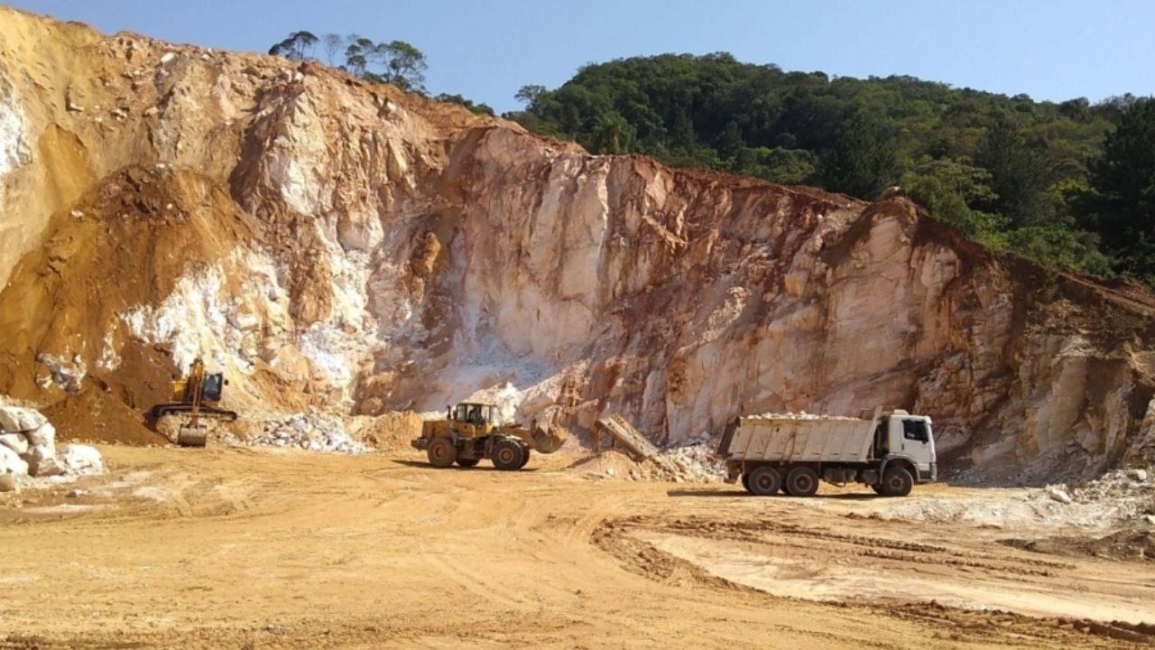 PL 101/2024 Santa Catarina,licença ambiental mineração SC,Alesc comissão meio ambiente,projeto lei mineração SC,licenciamento ambiental Brasil,Procuradoria Geral do Estado SC parecer,Marquito deputado SC,Ana Campagnolo projeto,meio ambiente legislação SC,mineração calamidade pública,política ambiental Santa Catarina,defesa civil legislação SC,impacto ambiental mineração,leis ambientais Brasil,comissão Alesc decisões