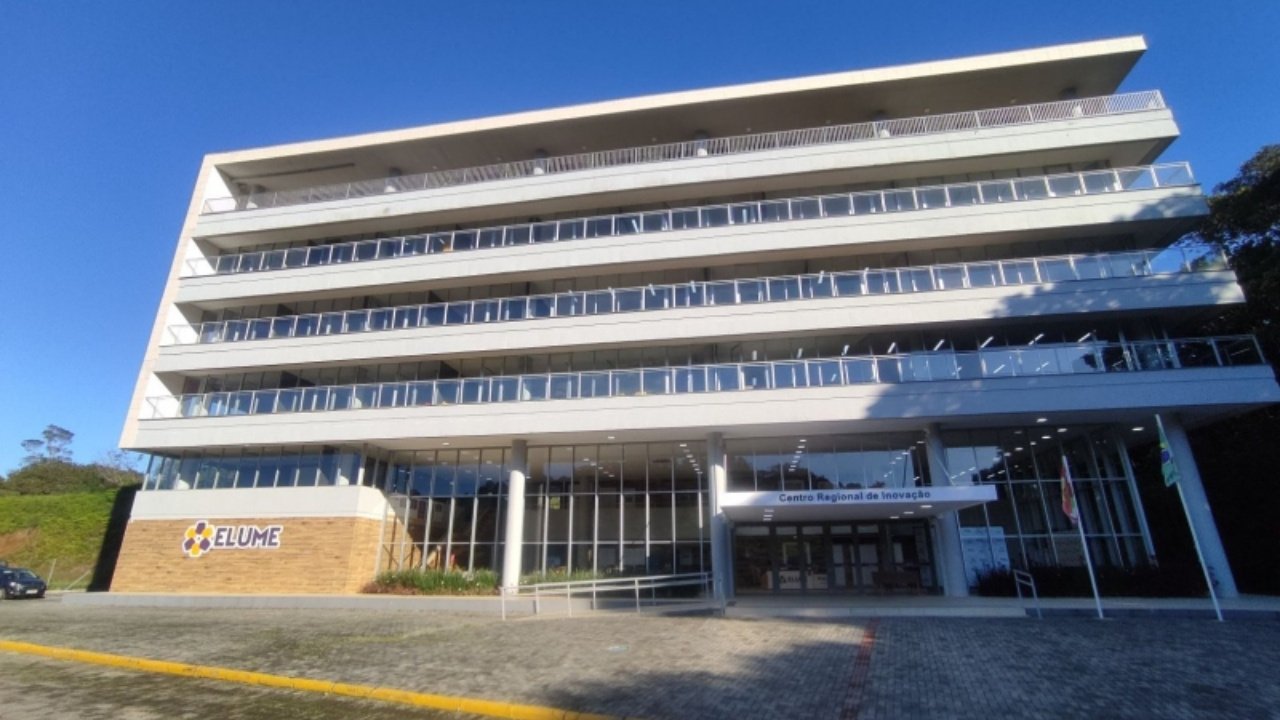 Itajaí fábrica medicamentos câncer,polo saúde Itajaí SC inovação,Invest Itajaí investimento saúde,medicamentos SUS produção nacional,indústria farmacêutica Santa Catarina,transferência tecnologia medicamentos Brasil,IFAs dependência importação Brasil,inovação saúde Itajaí SC,desenvolvimento tecnológico farmacêutico,tratamento câncer SUS Brasil,fábrica medicamentos oncológicos Itajaí,cadeia produtiva saúde Brasil,investimento estrangeiro saúde SC,Distrito de Inovação Itajaí projeto,acesso medicamentos Brasil SUS