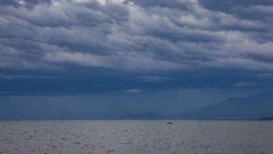 previsão do tempo Santa Catarina semana,clima SC abril 2026,frente fria Santa Catarina chuva,temperaturas amenas SC outono,chuva passageira litoral catarinense,Defesa Civil SC previsão tempo,clima oeste Santa Catarina chuva,temperaturas SC mínimas máximas,instabilidade clima Santa Catarina,previsão meteorológica SC atualizada,outono Santa Catarina clima,chuva fraca SC regiões,frente fria sul Brasil SC,tempo nublado litoral SC,boletim meteorológico Santa Catarina