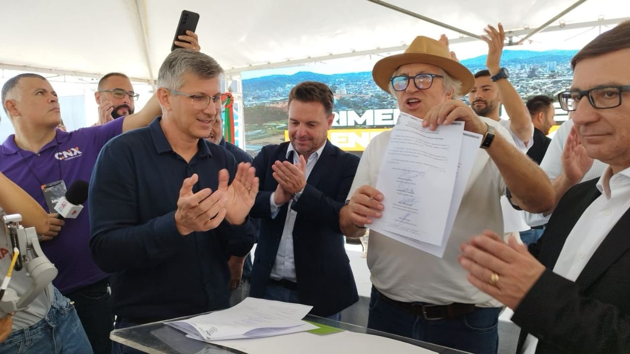 subestação Celesc Camboriú,infraestrutura energética Camboriú,investimento energia Santa Catarina,Celesc subestação SC,desenvolvimento urbano Camboriú,energia elétrica Camboriú SC,expansão energética Brasil,setor energético Santa Catarina,crescimento econômico Camboriú,planejamento urbano energia,segurança energética município,Celesc investimento energia,subestação bairro Santa Regina,energia elétrica sul do Brasil,obras infraestrutura SC,mercado energético regional