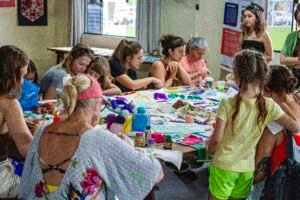 Mulheres na Praça Blumenau Fortaleza,evento cultural Blumenau 2026,inclusão social mulheres SC,cultura bairro Fortaleza Blumenau,economia solidária FURB,oficinas culturais Blumenau,empreendedorismo feminino SC,rodas de conversa mulheres SC,arte e cidadania Blumenau,eventos gratuitos Blumenau maio 2026,Maracatu Capivara Blumenau,Slam poesia Blumenau evento,políticas públicas mulheres SC,comunidade bairro Fortaleza SC,atividades culturais comunitárias Blumenau