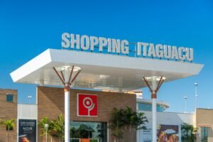 Shopping Itaguaçu,São José Santa Catarina shopping,shopping Grande Florianópolis,comércio São José SC,varejo Santa Catarina,acessibilidade shopping Itaguaçu,desenvolvimento urbano São José,economia regional SC,shopping Itaguaçu 44 anos,lazer e cultura São José SC,eventos shopping Santa Catarina,infraestrutura acessível shopping,empregos comércio SC,shopping Florianópolis região,experiência consumidor shopping