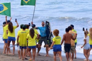 Éder Luciano,surfista de Itapema,Pan-Americano de Surf,Itapema Santa Catarina surfe,campeonato de surfe Panamá,Playa Venao surfe,Brasil surfe internacional,atleta brasileiro campeão surfe,esporte em Itapema,Secretaria de Esportes Itapema,surfe catarinense,competição internacional surfe,desenvolvimento esportivo SC,atletas de surfe Brasil,título internacional surfe