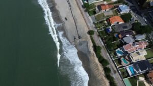 alargamento Praia Central Balneário Piçarras,obra praia SC,infraestrutura litoral Santa Catarina,turismo Balneário Piçarras,faixa de areia ampliada,investimento orla SC,DTA Engenharia obra,INPH estudos costeiros,erosão praia Santa Catarina,desenvolvimento urbano litoral,obra pública Balneário Piçarras,ampliação praia Brasil,Penha SC jazida areia,projeto orla Santa Catarina,Fumpra investimento praia,turismo litoral sul Brasil