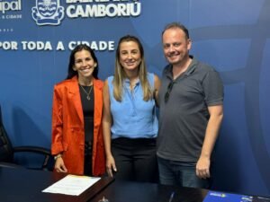 Fundação Cultural Balneário Camboriú,Karoen Mello,gestão cultural BC,cultura Balneário Camboriú SC,mudança gestão cultural,administração pública cultura SC,política cultural municipal,Fundação Cultural BC presidência,gestão interina cultura,setor cultural Balneário Camboriú,cultura Santa Catarina gestão,prefeitura Balneário Camboriú cultura,liderança feminina gestão pública,desenvolvimento cultural BC,gestão pública municipal cultura