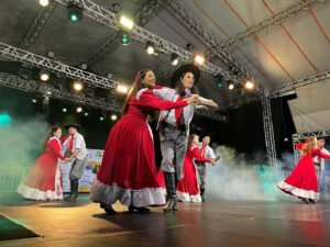 Encontro Internacional de Etnias Itapema,evento cultural Itapema SC,folclore internacional Santa Catarina,programação cultural Itapema 2026,Praça da Paz evento Itapema,grupos internacionais cultura Brasil,turismo cultural Itapema,apresentações folclóricas SC,evento gratuito Itapema cultura,intercâmbio cultural Brasil,Grupo Tropeiros do Litoral,AIFL Internacional evento,cultura mundial Itapema,eventos abril Santa Catarina,festival cultural Itapema