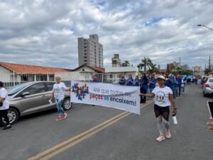Abril Azul Balneário Piçarras,caminhada autismo Piçarras,TEA Santa Catarina,Transtorno do Espectro Autista Brasil,conscientização autismo SC,Prefeitura de Balneário Piçarras saúde,Secretaria de Saúde Piçarras,evento autismo comunidade,inclusão social autismo,campanha Abril Azul Brasil,caminhada conscientização autismo,saúde pública Piçarras,neurodiversidade autismo,apoio autismo famílias,ações Abril Azul SC,OMS autismo dados
