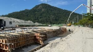 reurbanização praia central balneário camboriú,muro proteção costeira bc obra,infraestrutura orla santa catarina,obra praia central trecho sul bc,erosão costeira balneário camboriú solução,fj construtora obra bc,mercolux elétrica projeto bc,investimento obras balneário camboriú,urbanização litoral sc,proteção contra maré praia central,obras públicas balneário camboriú 2026,desenvolvimento urbano bc,engenharia costeira brasil,planejamento urbano praia central,obra orla barra sul bc